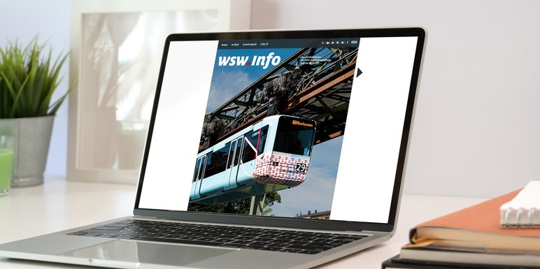 Kundenmagazin der Wuppertaler Stadtwerke wird auf dem Bildschrim eines Laptops angezeigt