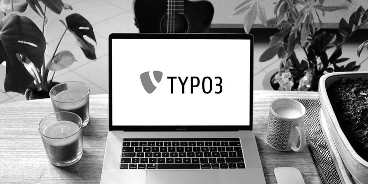Laptop mit TYPO3 Logo